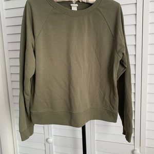 🟣 H&M Crew Neck Sweatshirt